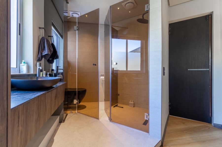 2 Bedroom Property for Sale in Sea Point Western Cape
